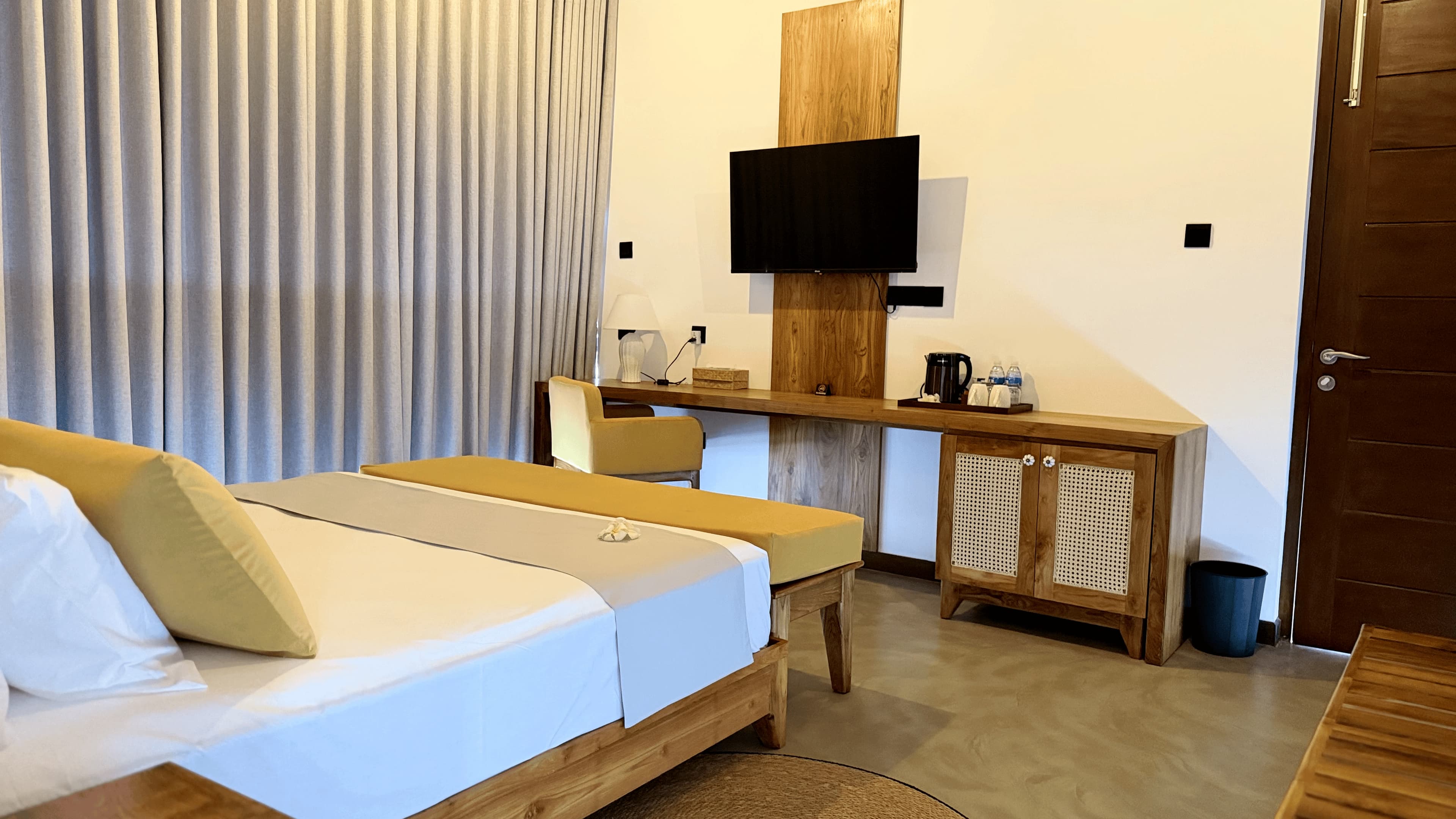 Master Bedroom, Room 03, work desk and seating