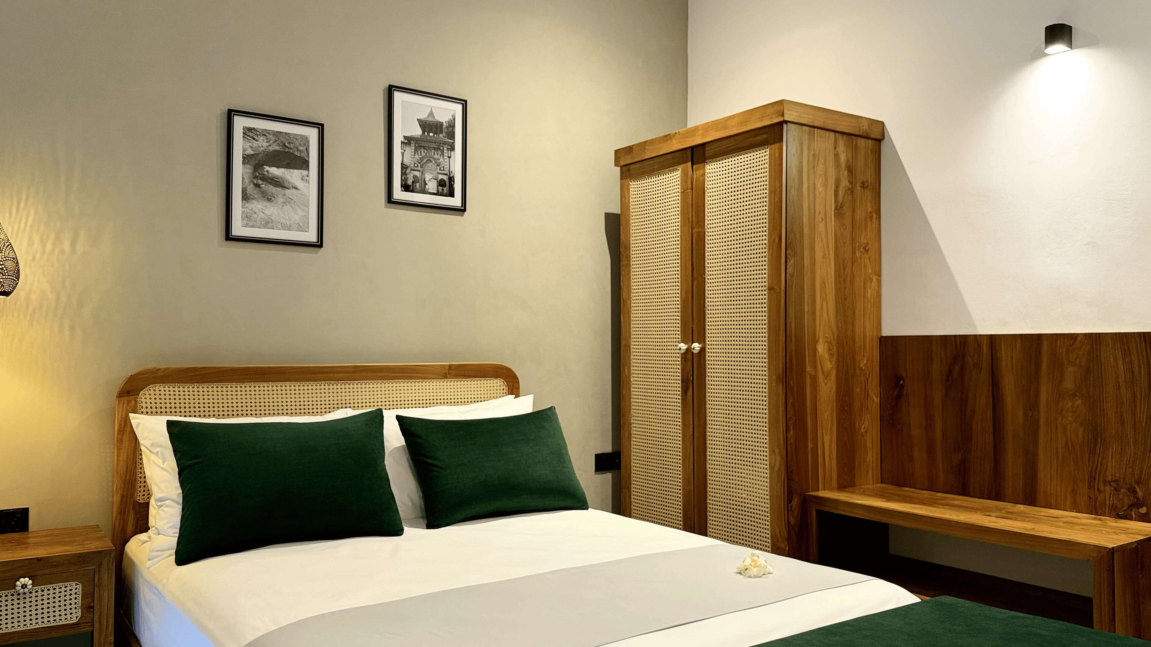 Ground Floor Room, Room 01, queen bed